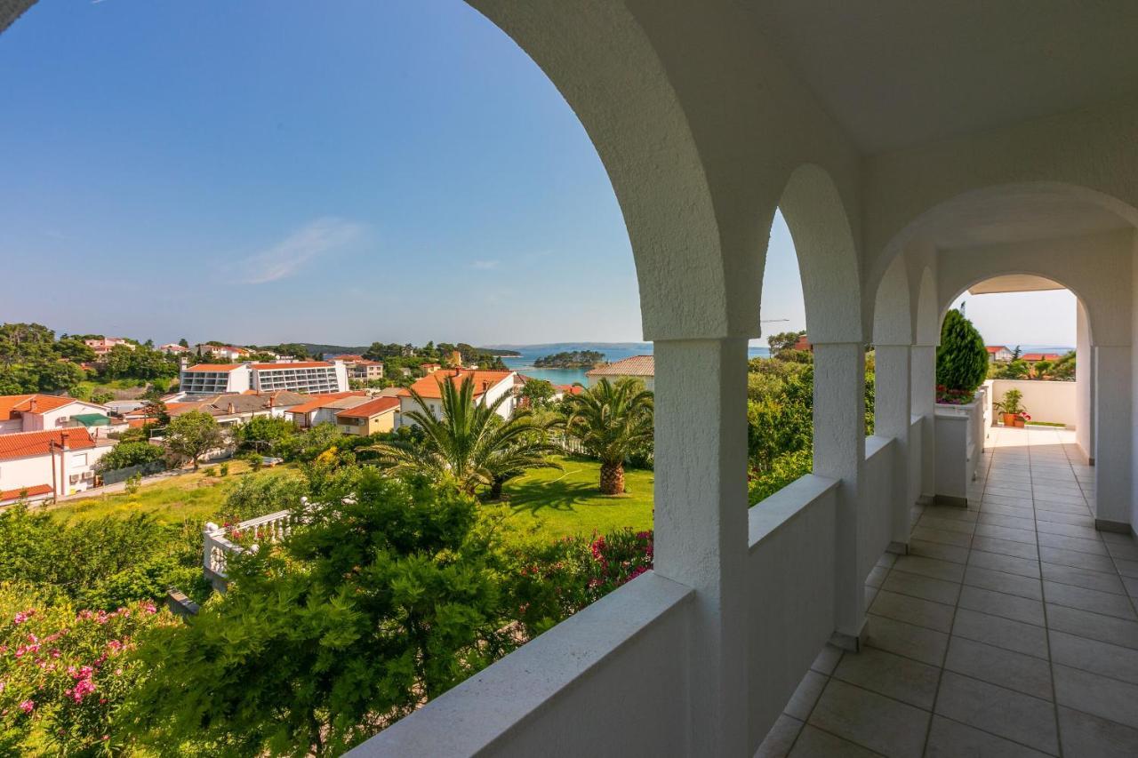 Apartments Vila Antula Banjol Buitenkant foto