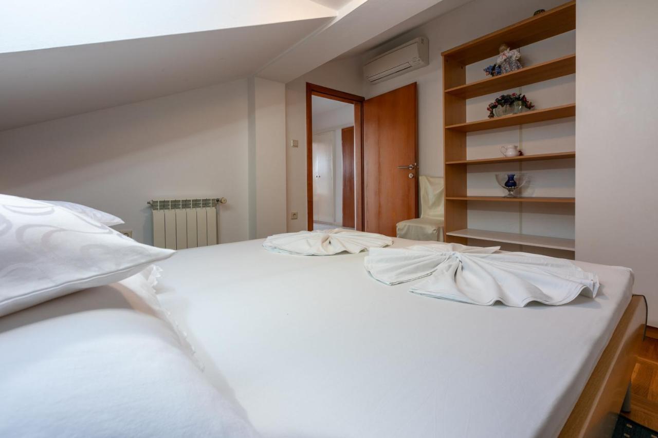 Apartments Vila Antula Banjol Buitenkant foto
