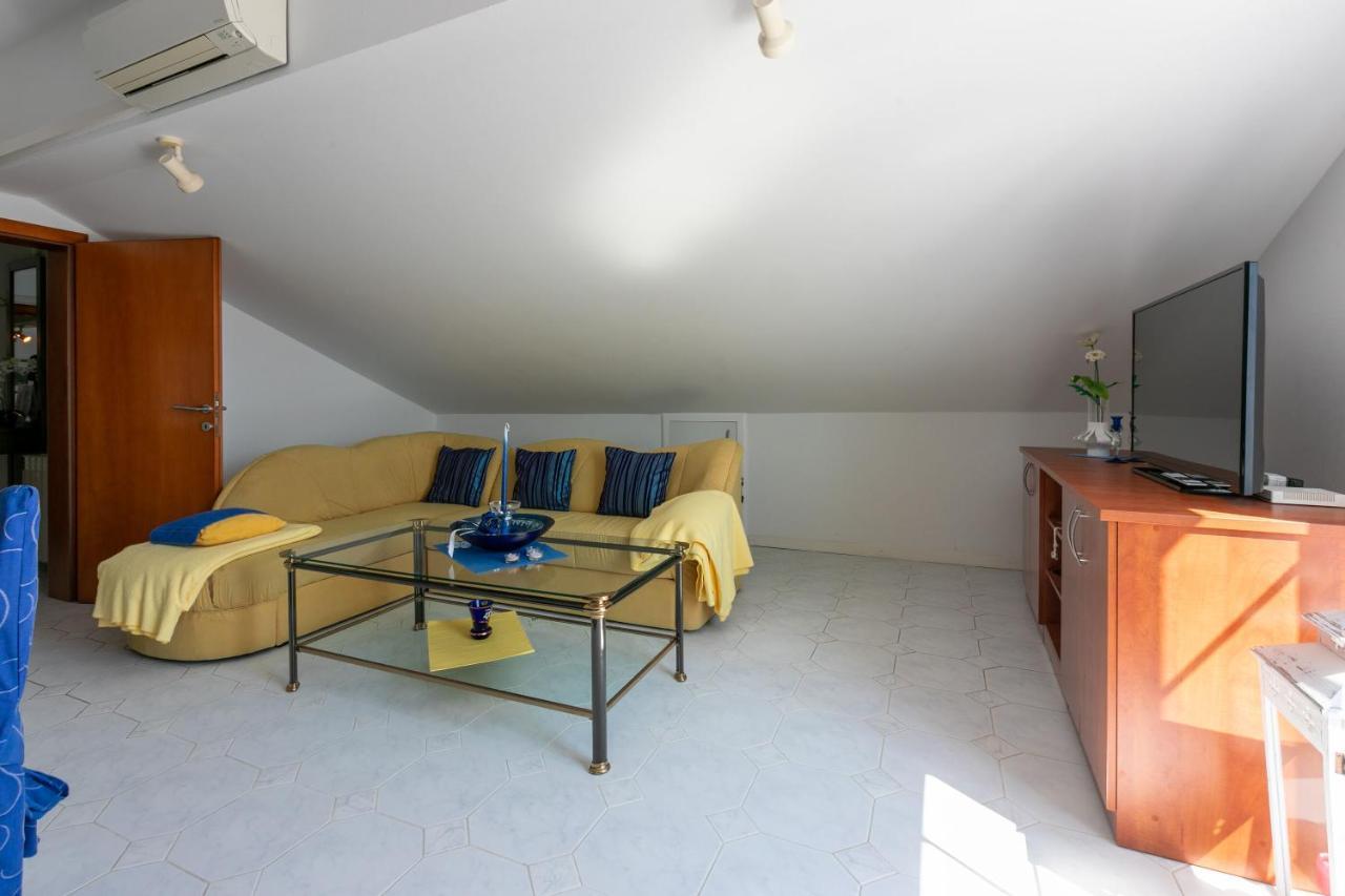 Apartments Vila Antula Banjol Buitenkant foto