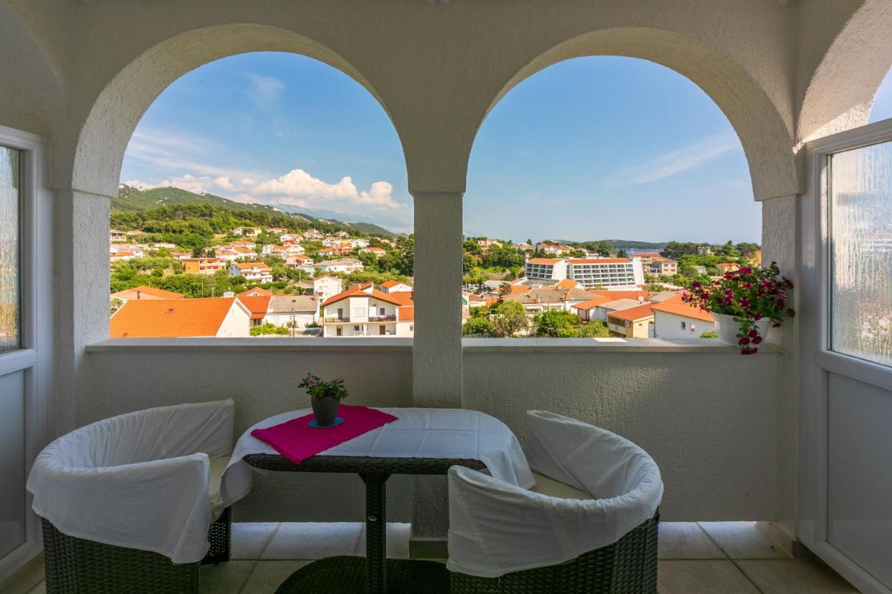 Apartments Vila Antula Banjol Buitenkant foto