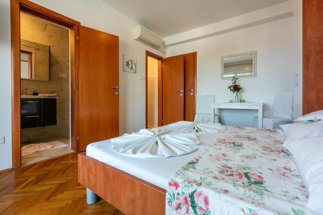 Apartments Vila Antula Banjol Buitenkant foto