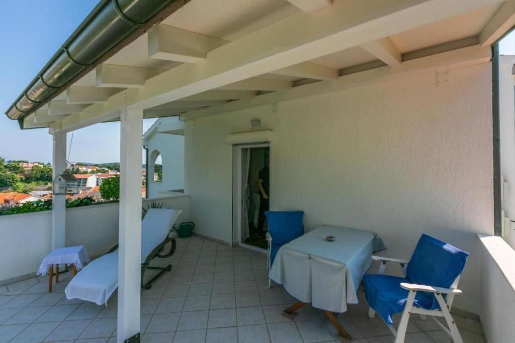 Apartments Vila Antula Banjol Buitenkant foto
