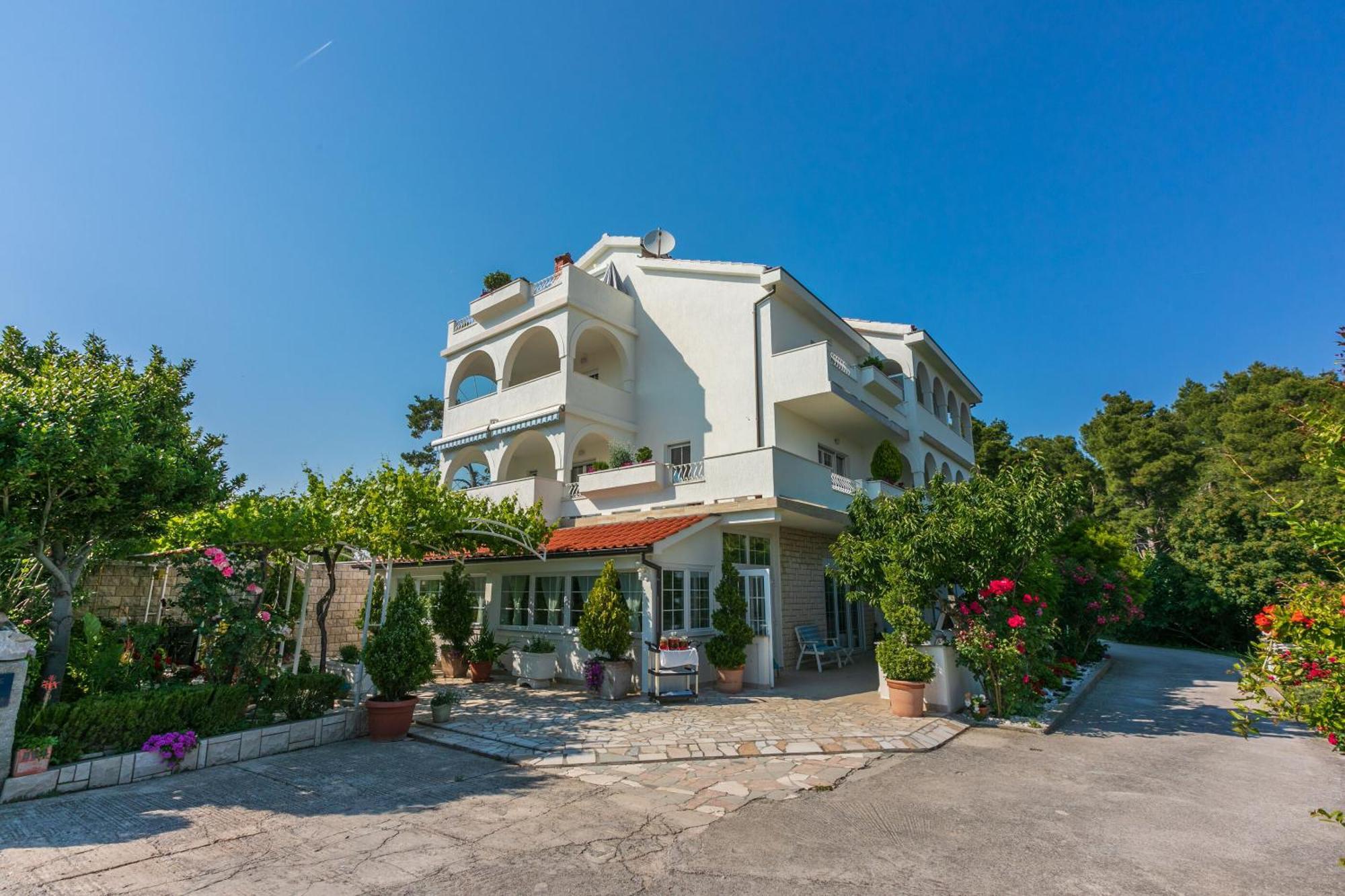 Apartments Vila Antula Banjol Buitenkant foto